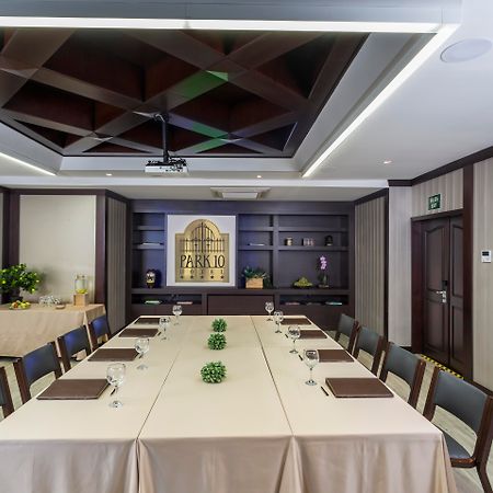 Hotel Park10 Medellín Eksteriør billede Meeting room
