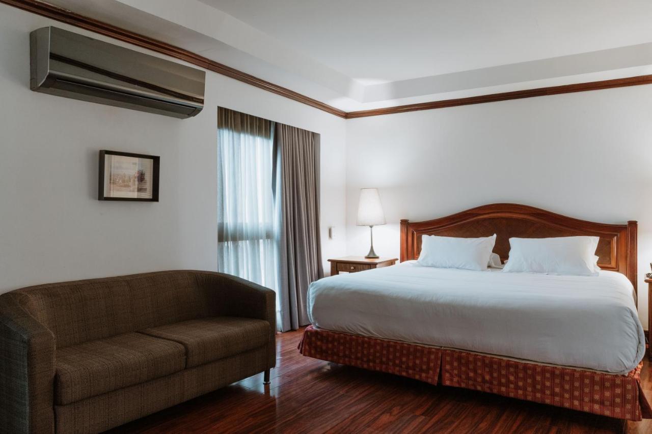 Hotel Park10 Medellín Eksteriør billede A room at the hotel