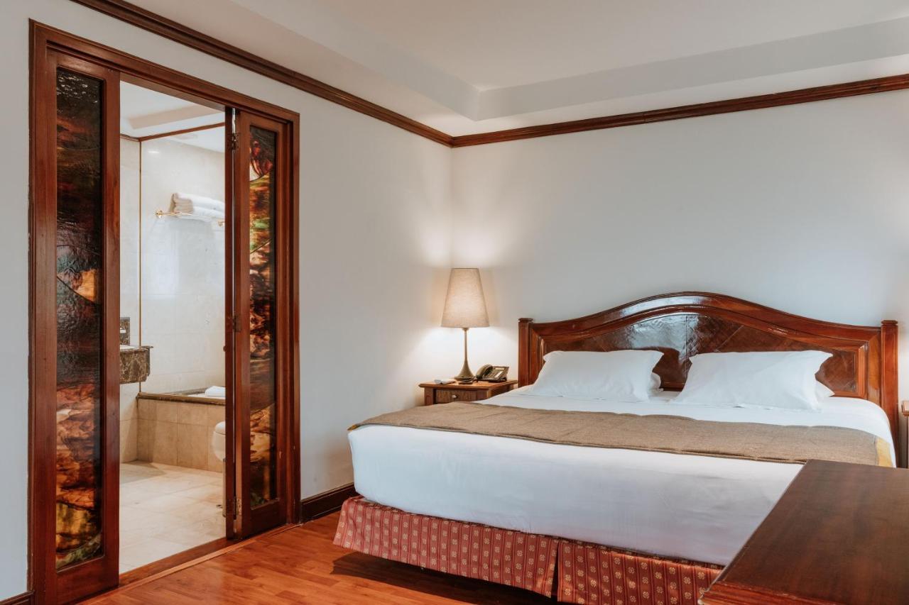 Hotel Park10 Medellín Eksteriør billede A bedroom at the hotel