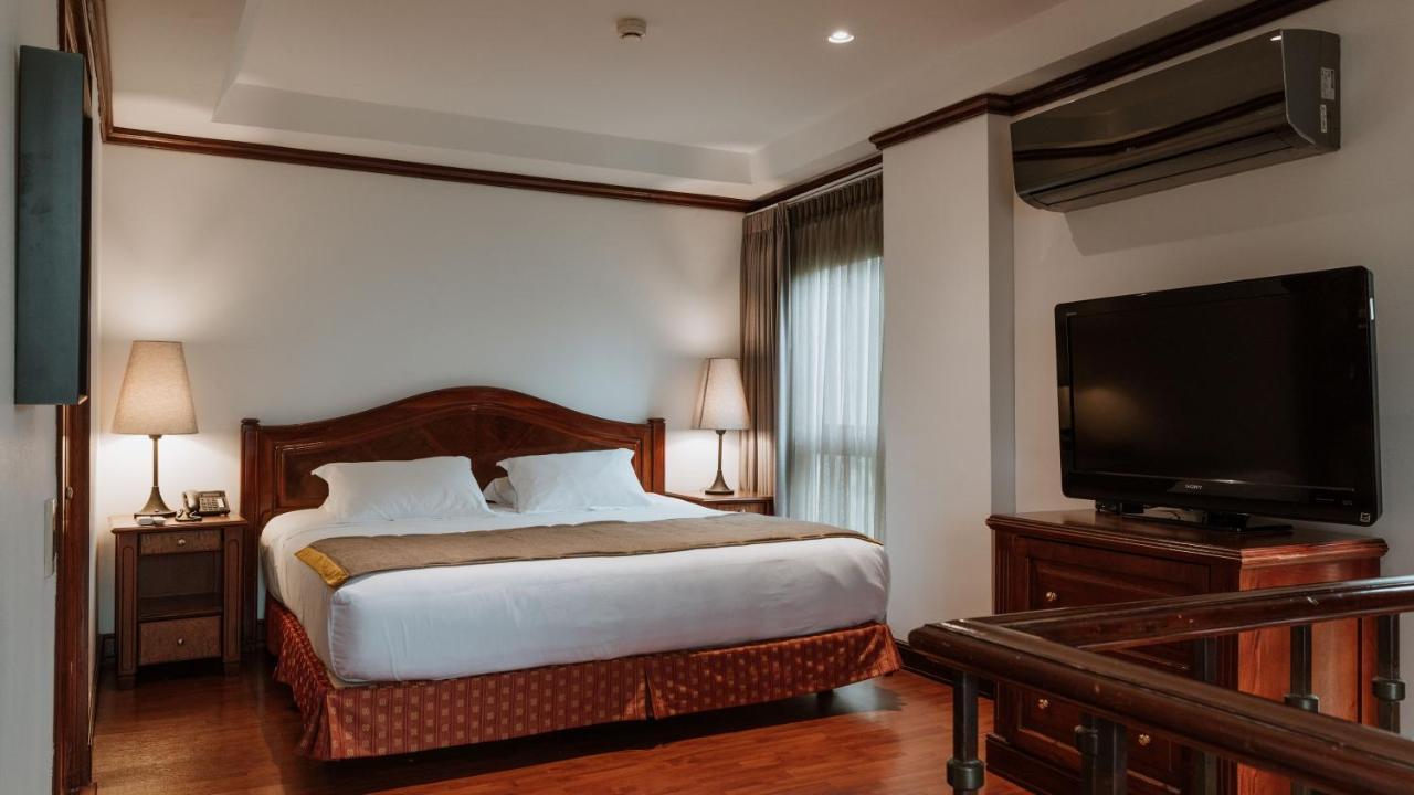 Hotel Park10 Medellín Eksteriør billede A bedroom at the hotel