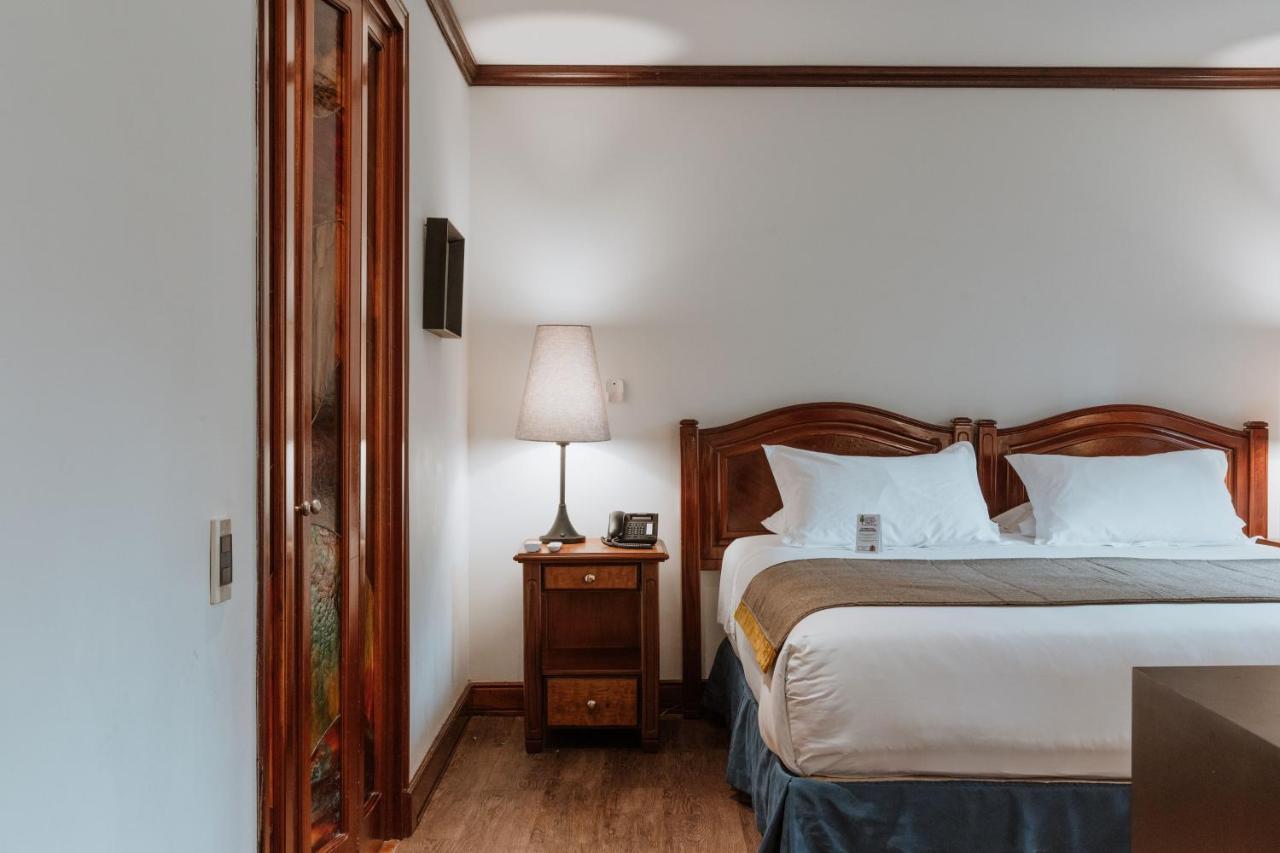 Hotel Park10 Medellín Eksteriør billede A bedroom at the hotel