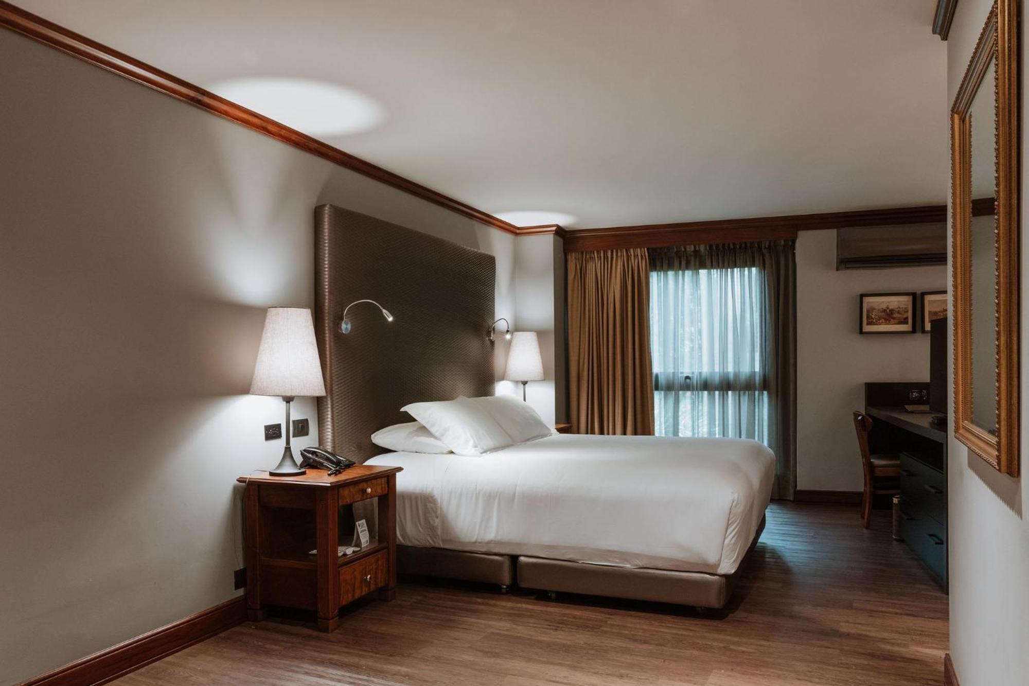 Hotel Park10 Medellín Eksteriør billede A room at the hotel