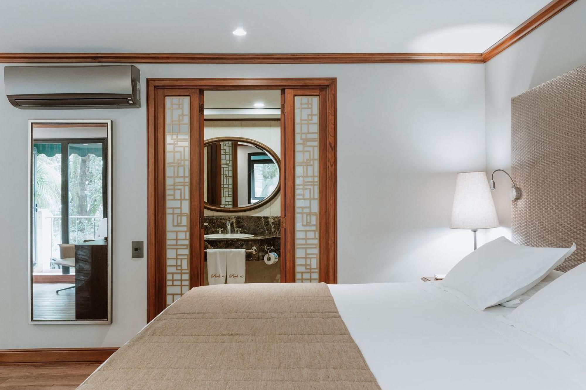 Hotel Park10 Medellín Eksteriør billede A room at the hotel