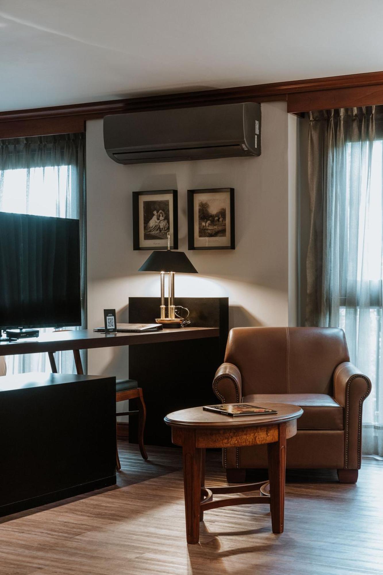 Hotel Park10 Medellín Eksteriør billede A room at the hotel
