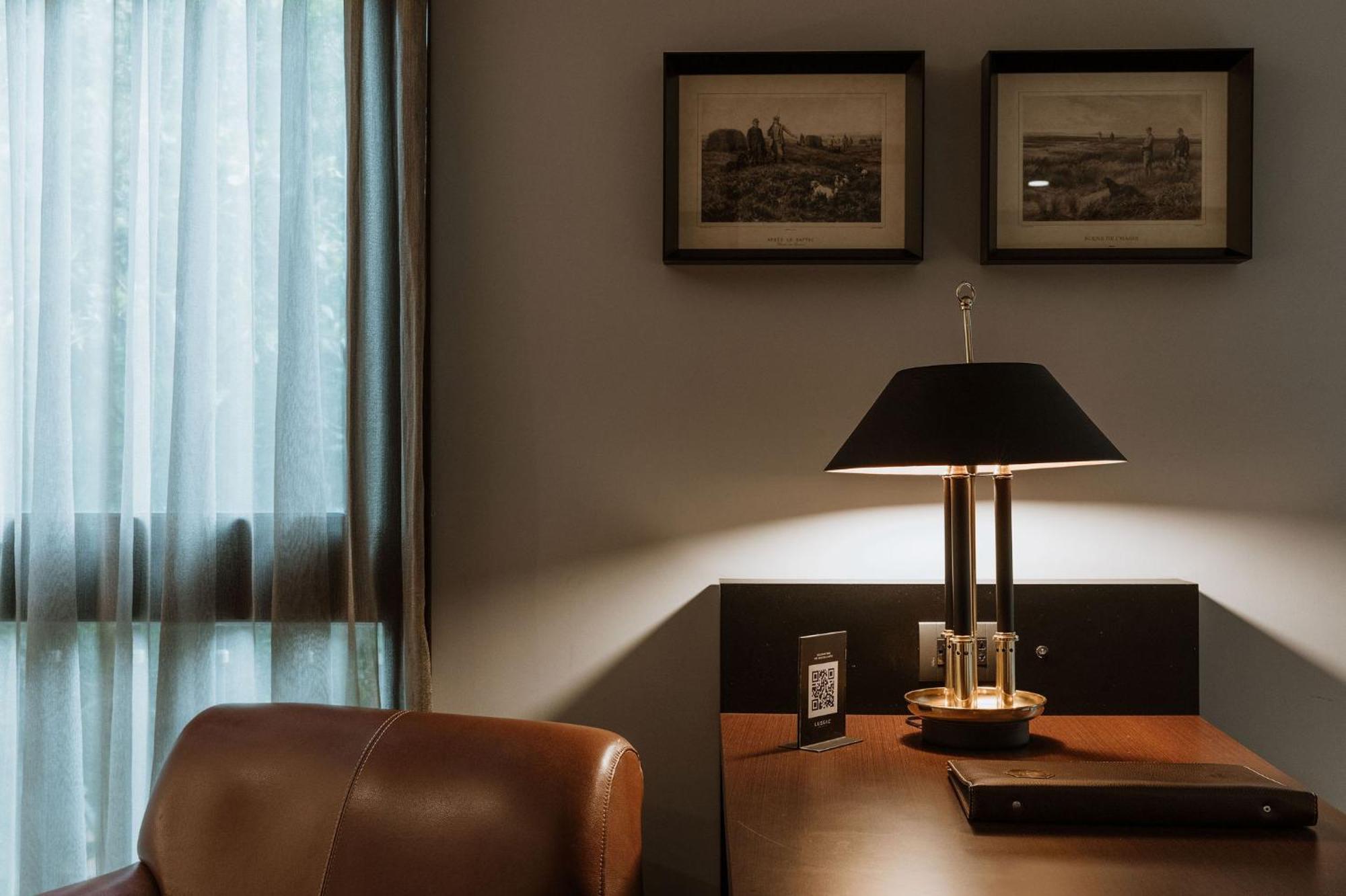 Hotel Park10 Medellín Eksteriør billede A table lamp